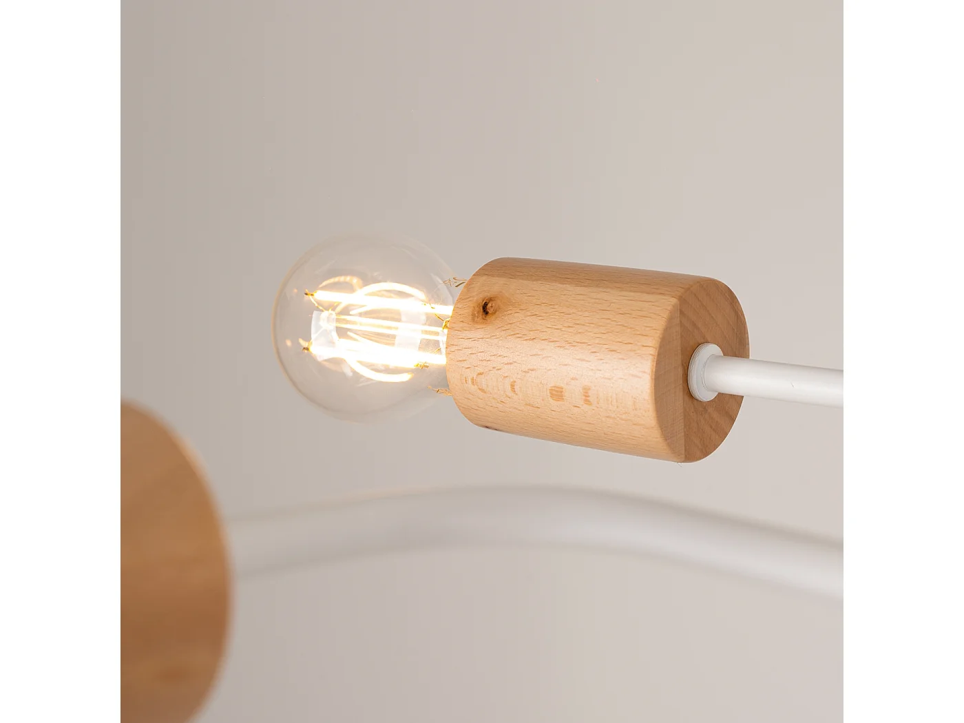 Lampadario Timbo Soppalco Di Acciaio/Legno - 4 Sorgenti Luminose - L.75 X A.16,5 Cm - Bianco/Legno Naturale