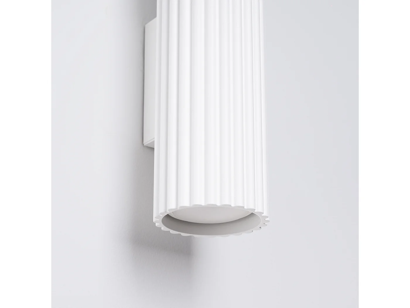 Lámpara De Pared Karbon Minimalista De Aluminio - 2 Fuentes Luminosas - L.6,5 X A.20 Cm - Blanco