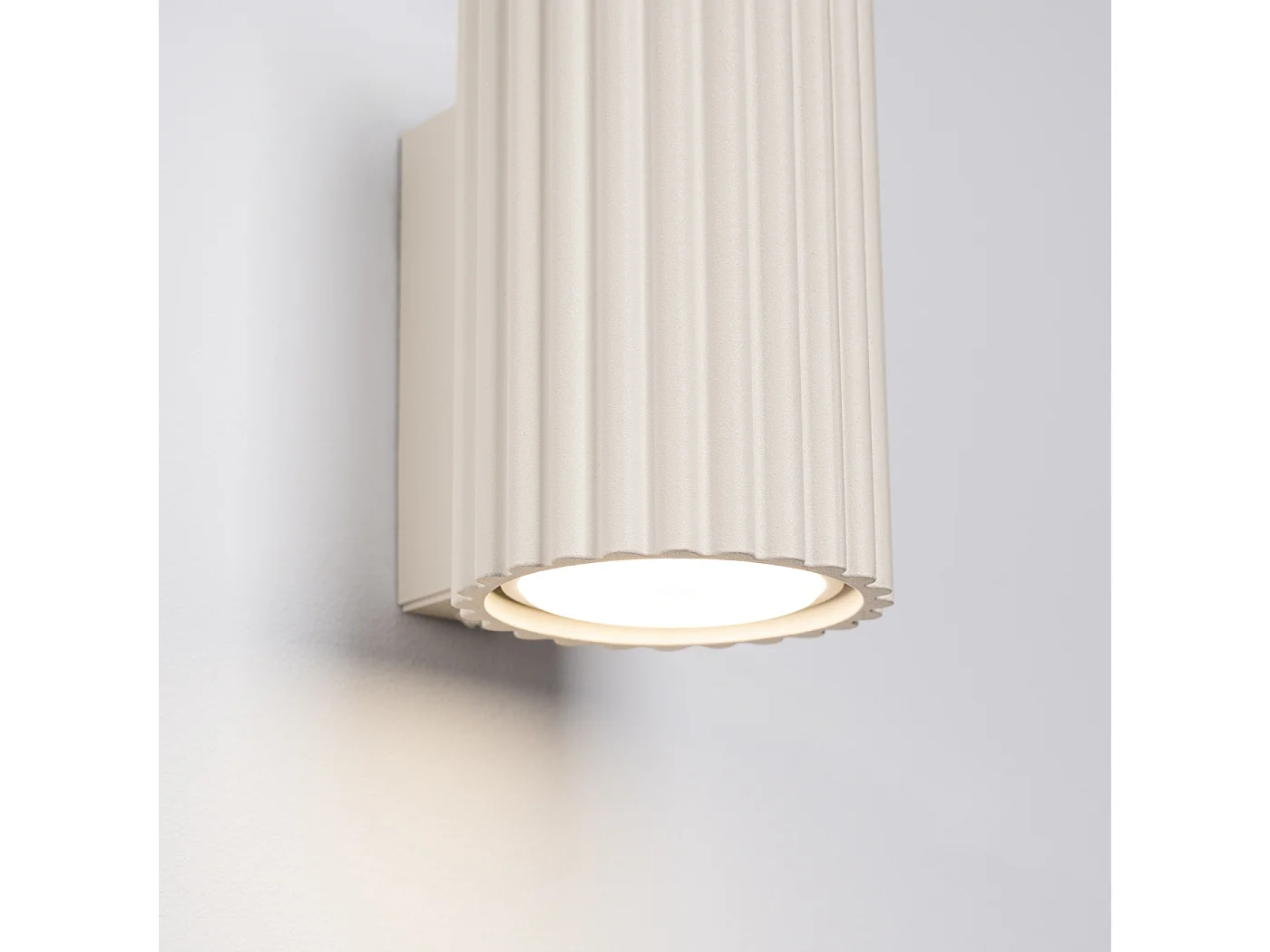 Wandlamp Karbon Minimalistisch Van  - 1 Lichtbronnen - L.6,5 X H.10 Cm - Beige