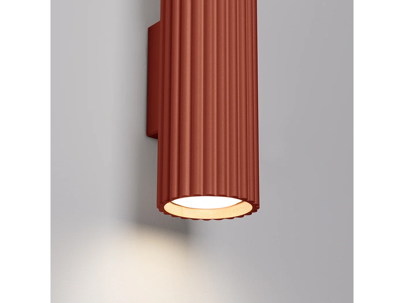 Wandlamp KARBON minimalistisch van  - 2 lichtbronnen - L.6,5 x H.20 cm - rode oker