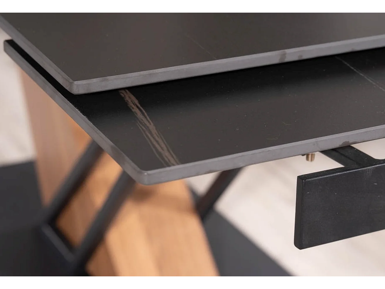 Tavolo di design allungabile in ceramica effetto marmo Viro 160-220 cm