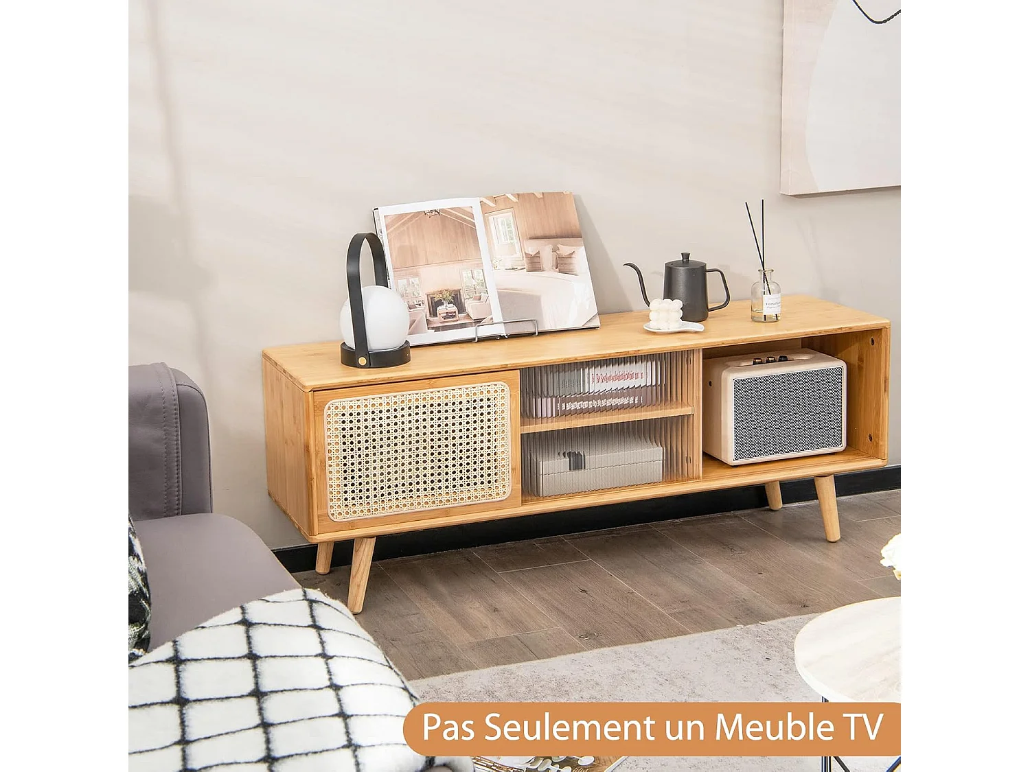 Meuble tv en bambou pour tv 55" avec 4 compartiments, 4 pieds, 2 portes coulissantes