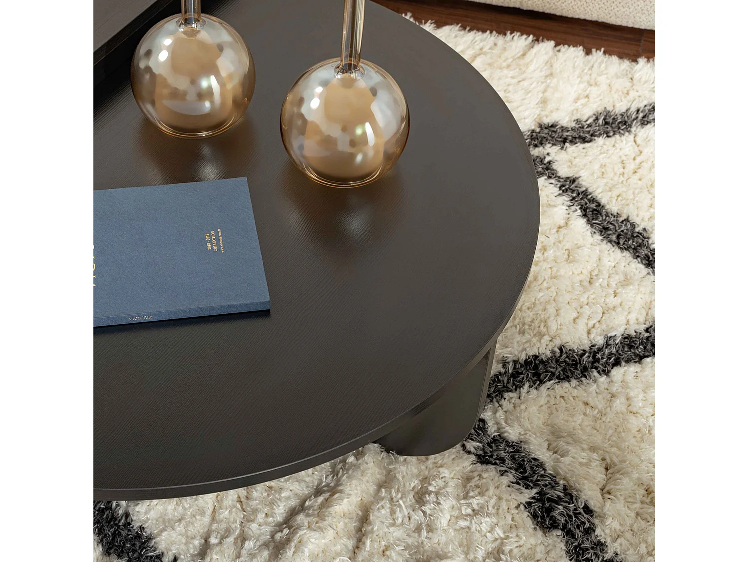 Table basse ovale en mélaminé effet bois noire