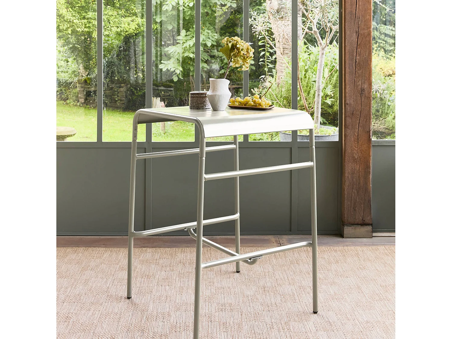 Table haute de jardin métal 2 places. beige. 70 x 70 x 95cm