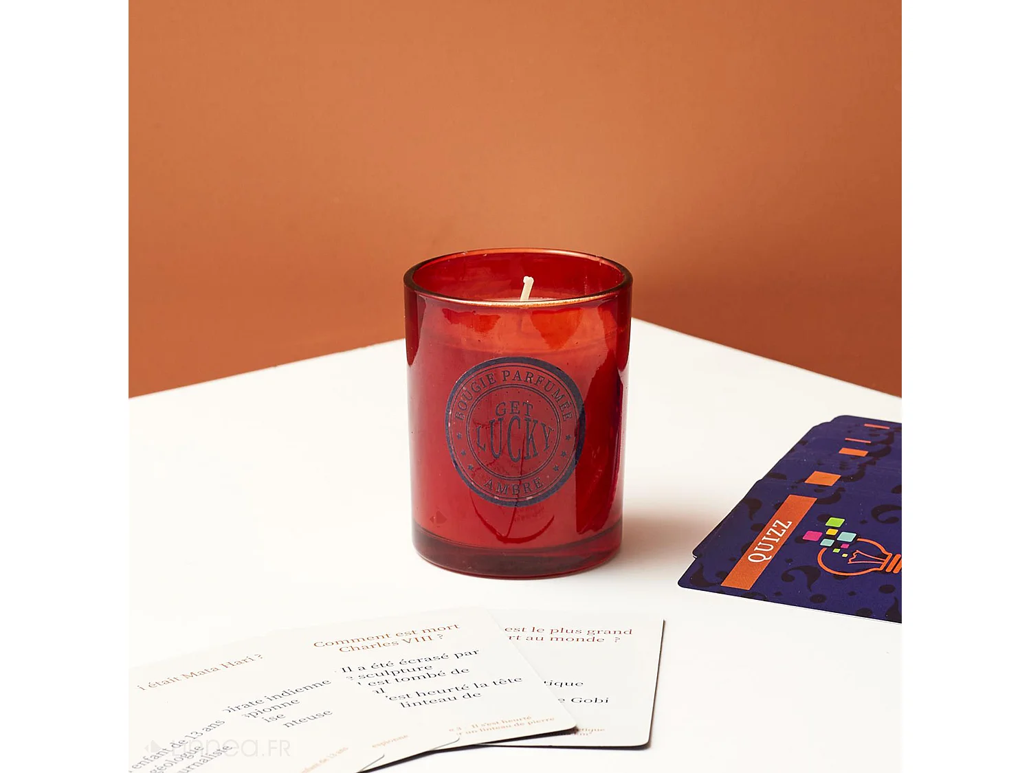 Coffret cadeau 1 bougie parfumée et 1 jeu de cartes quizz GET LUCKY