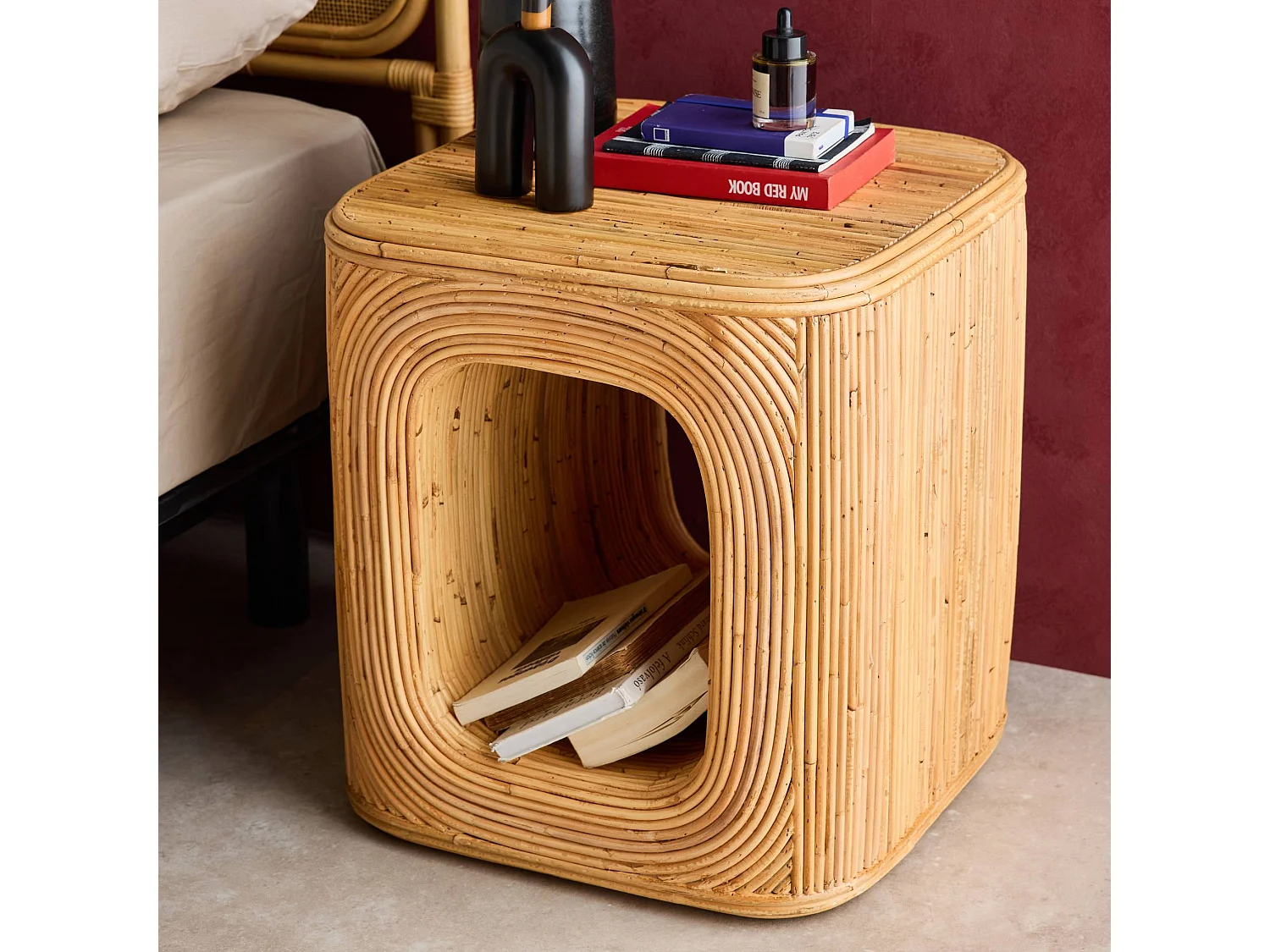 Mesa auxiliar, mesita de noche de ratán natural natural