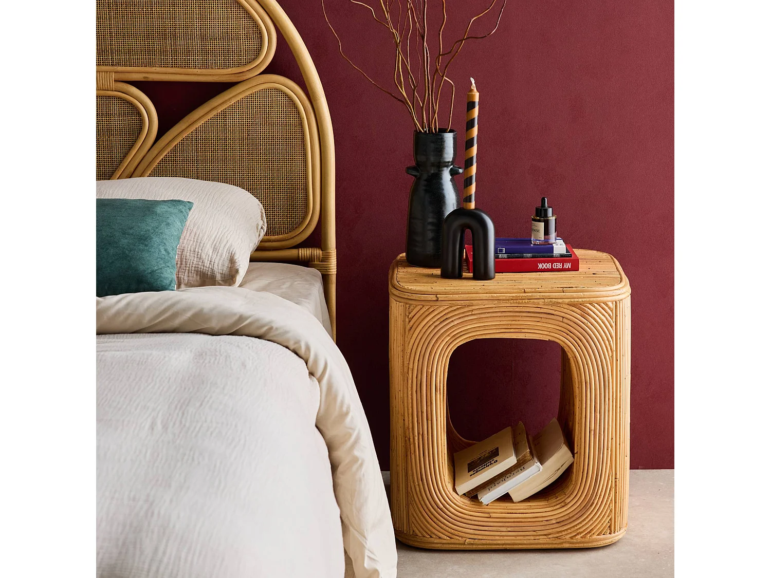 Mesa auxiliar, mesita de noche de ratán natural natural