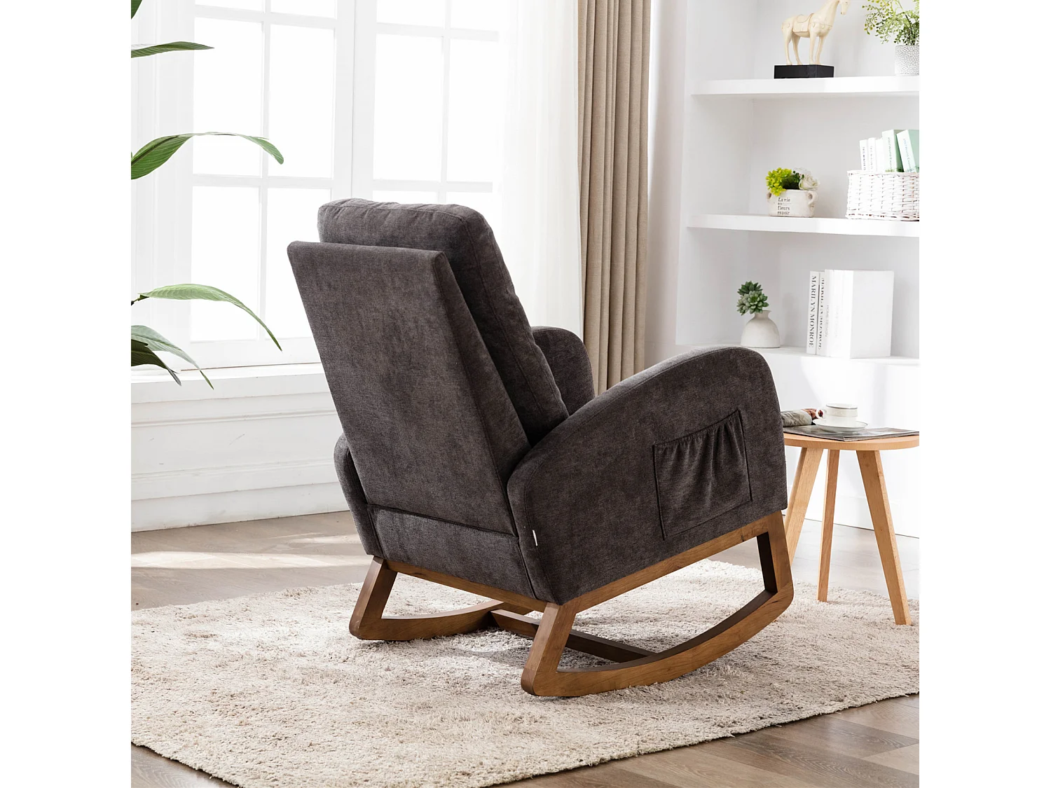 Zachte schommelstoel in Mid-Century Modern-stijl voor kinderkamers en woonkamers - Hoge rugleuning met gewatteerde accentglijders (koffie)