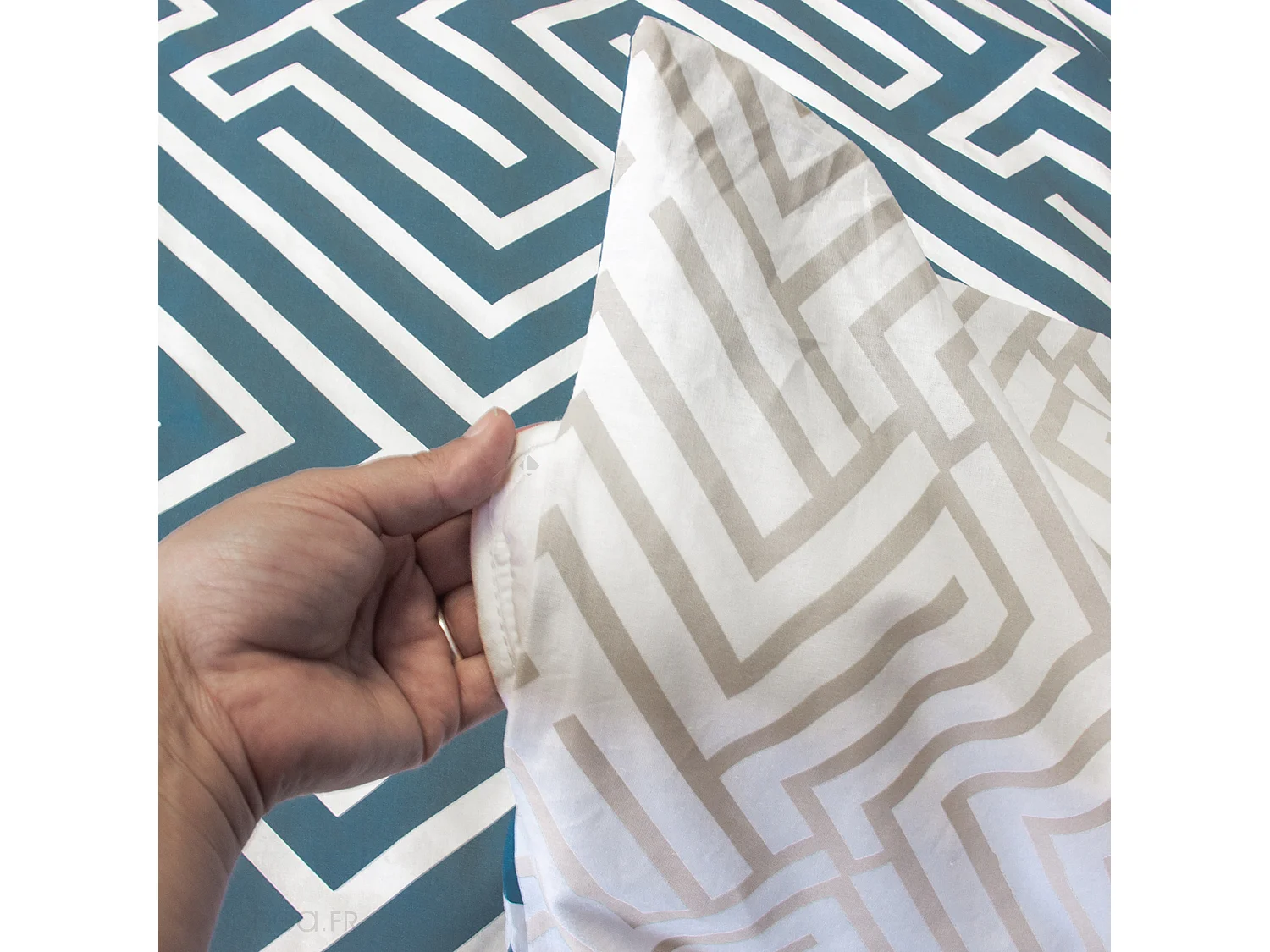 Parure de lit 140x200 cm pur coton collection PHOSY motif géométrique bleu 2 pièces