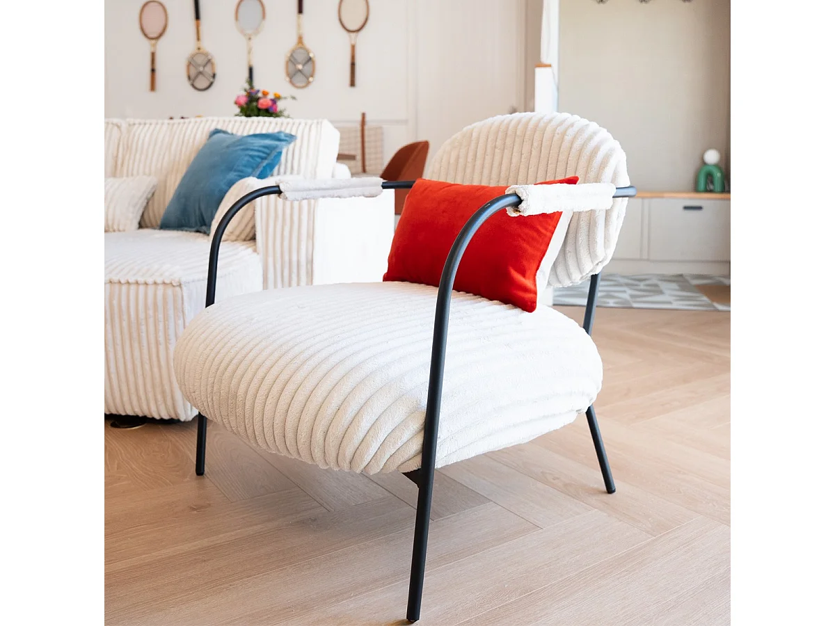 Fauteuil en velours côtelé beige et piètement noir - Léon