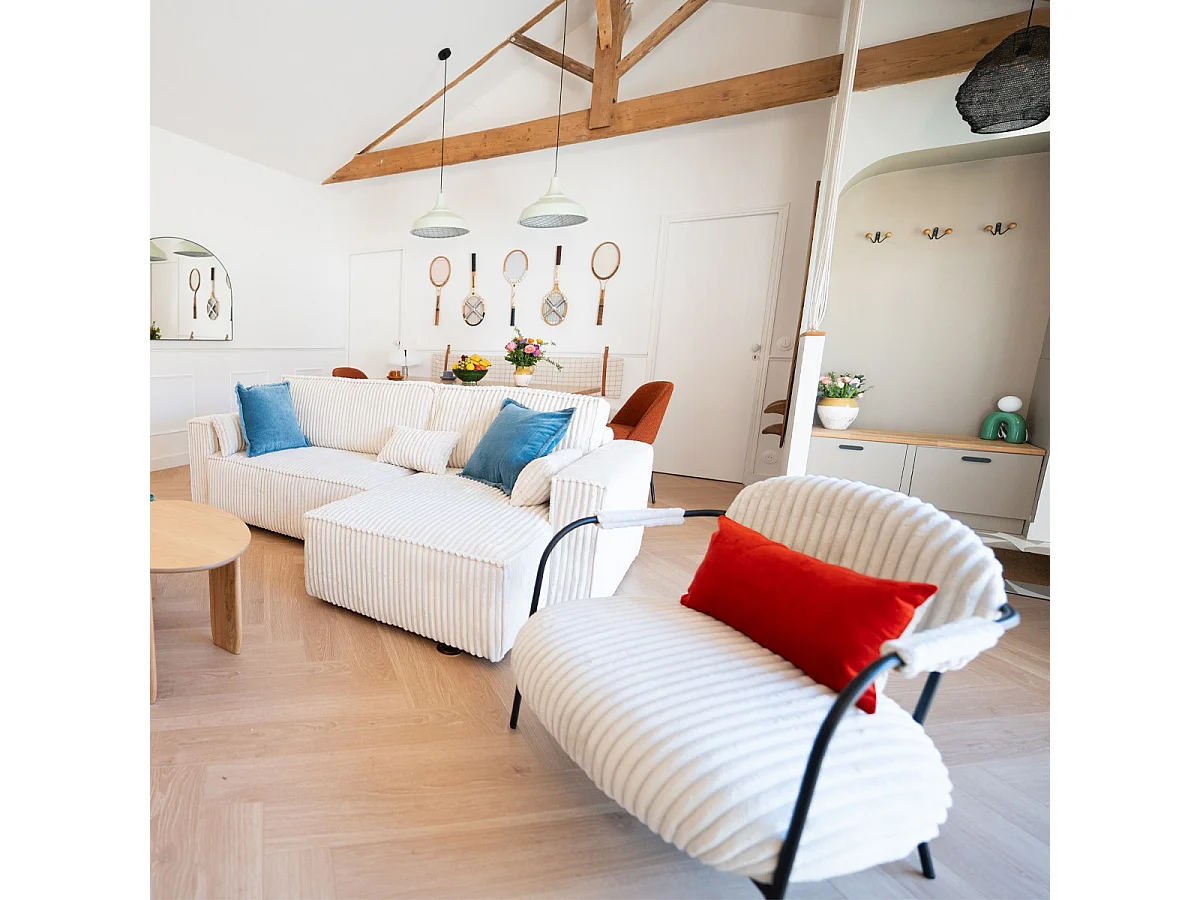 Fauteuil en velours côtelé beige et piètement noir - Léon