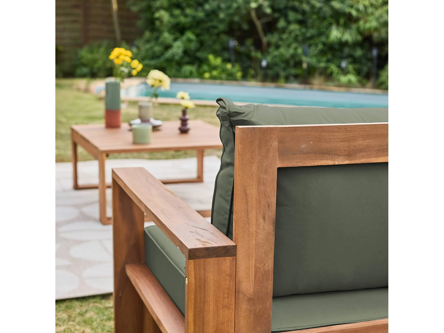 Salon de jardin en bois 5 places - kaki. canapé. fauteuils et table basse en acacia. 6 éléments modulables. 273 x 75 x 72.5cm
