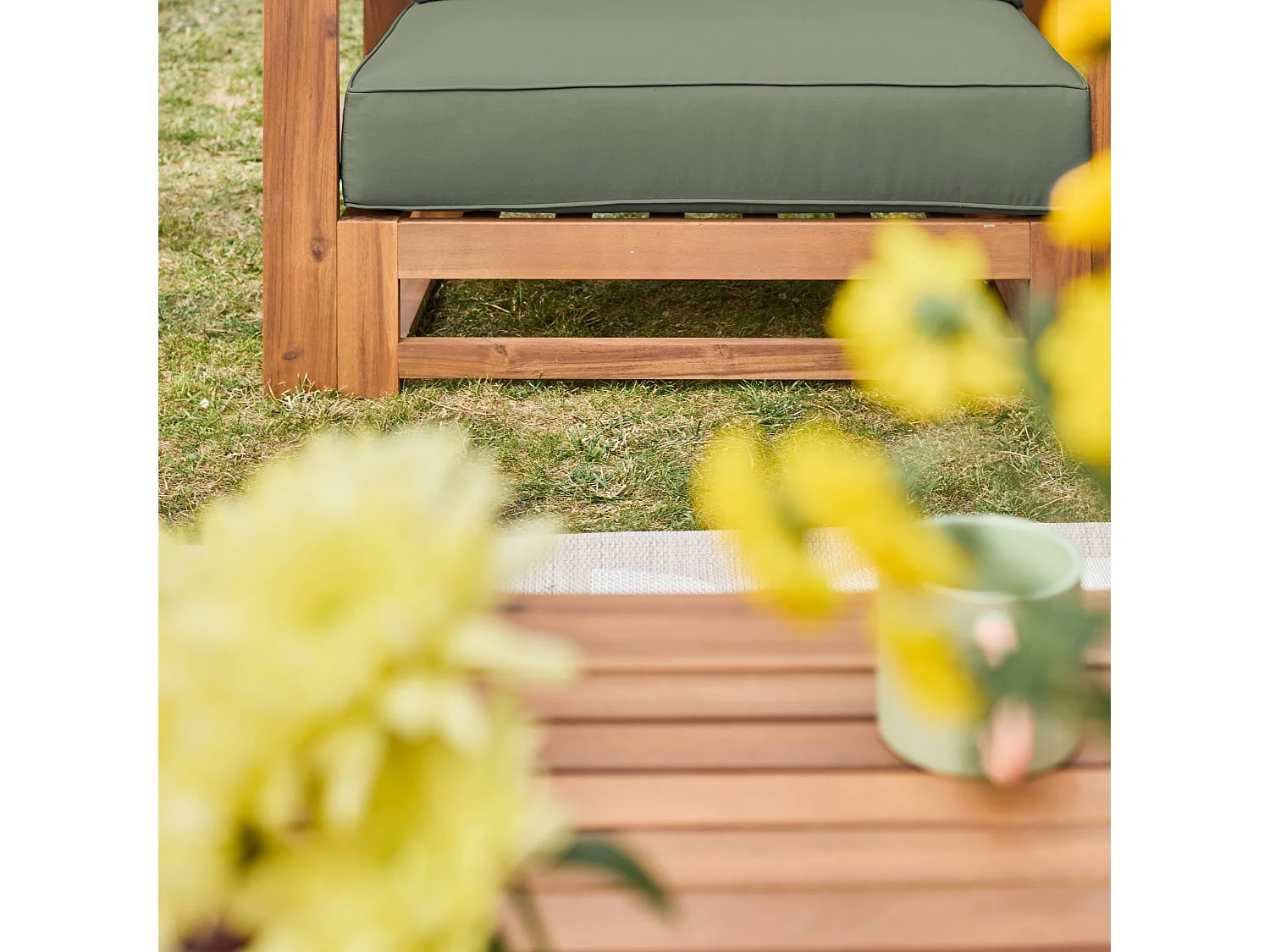 Salon de jardin en bois 5 places - kaki. canapé. fauteuils et table basse en acacia. 6 éléments modulables. 273 x 75 x 72.5cm