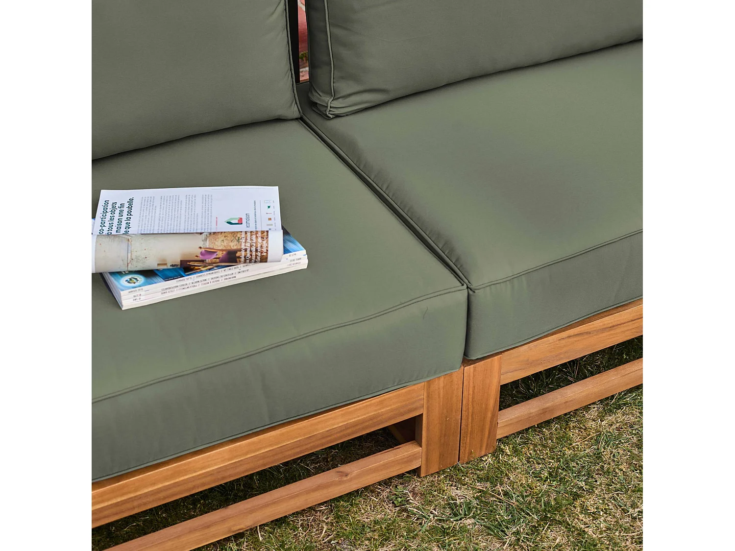 Salon de jardin en bois 5 places - kaki. canapé. fauteuils et table basse en acacia. 6 éléments modulables. 273 x 75 x 72.5cm