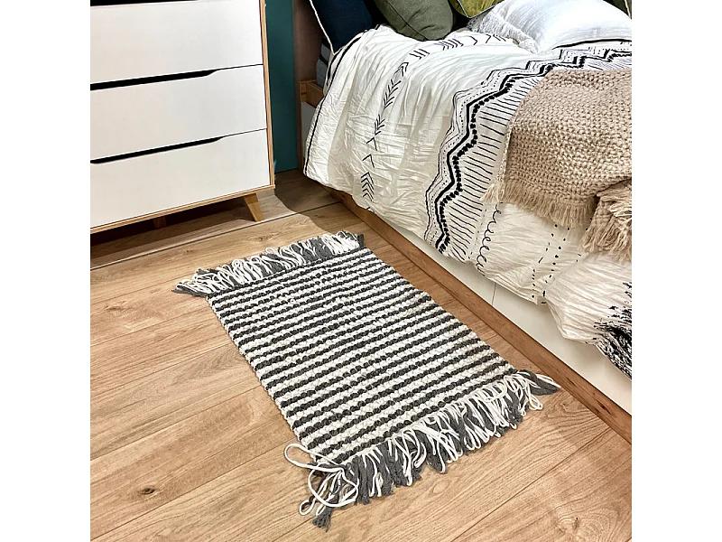 Tapis 60 x 80 cm texturé gris clair et blanc avec franges – SOHO
