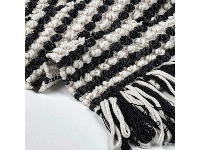 Tapis 60 x 80 cm texturé noir et blanc avec franges bicolores – SOHO