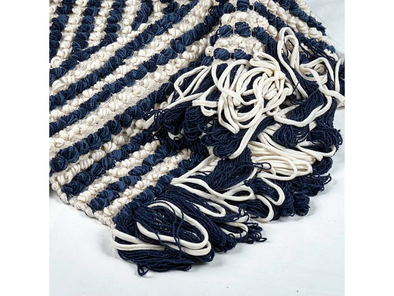 Tapis 60 x 80 cm texturé bleu marine et blanc avec franges – SOHO