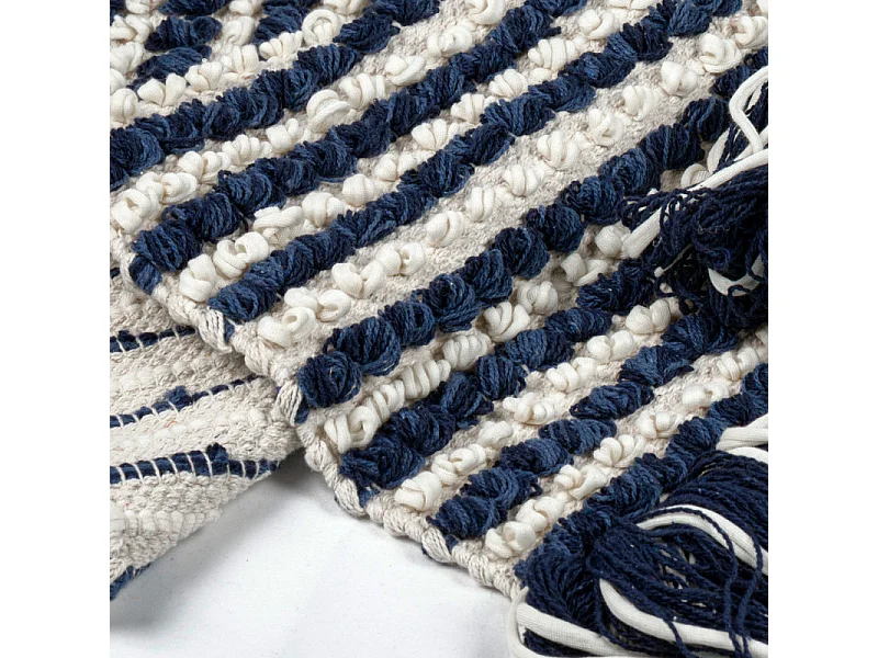 Tapis 60 x 80 cm texturé bleu marine et blanc avec franges – SOHO