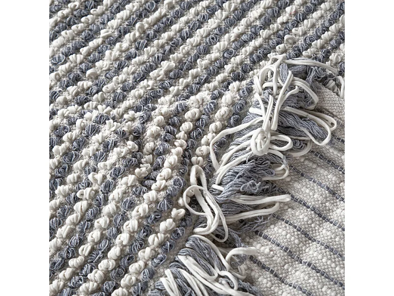 Tapis 140 x 200 cm texturé gris clair et blanc avec franges – SOHO