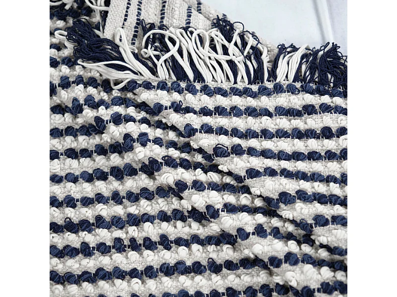 Tapis 160 x 230 cm texturé bleu marine et blanc avec franges – SOHO