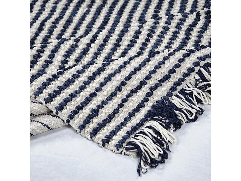 Tapis 160 x 230 cm texturé bleu marine et blanc avec franges – SOHO