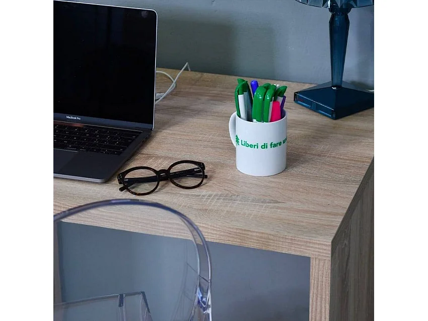 Bureau moderne en bois avec espace de rangement 4 tiroirs design TOM