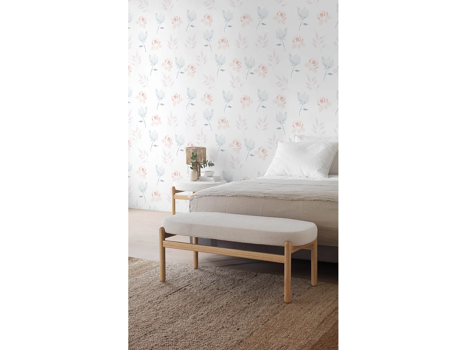 Banc tapissé en boucle blanche avec structure et pieds en pin