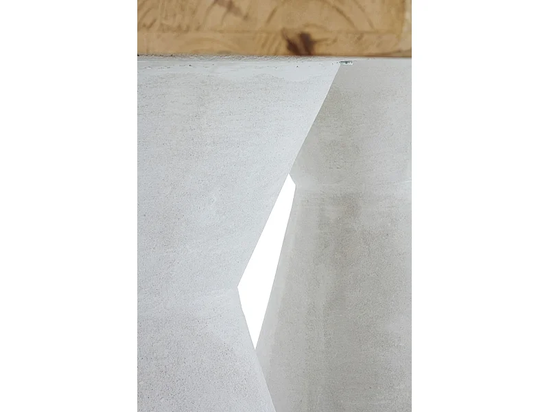 Table de salle à manger en bois de sapin et piètement en polyrésine blanche