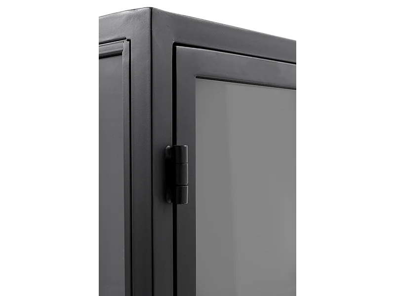 Armário expositor com portas e laterais de vidro, estrutura metálica preta