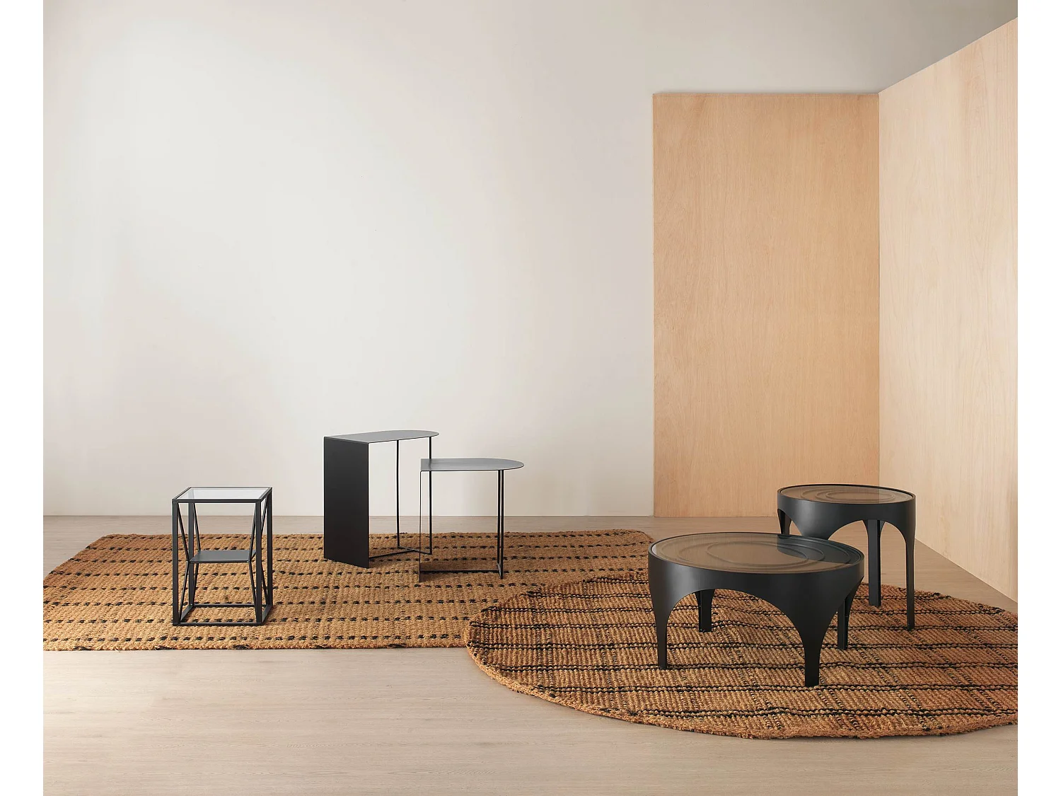 Table basse avec plateau en verre métallique noir