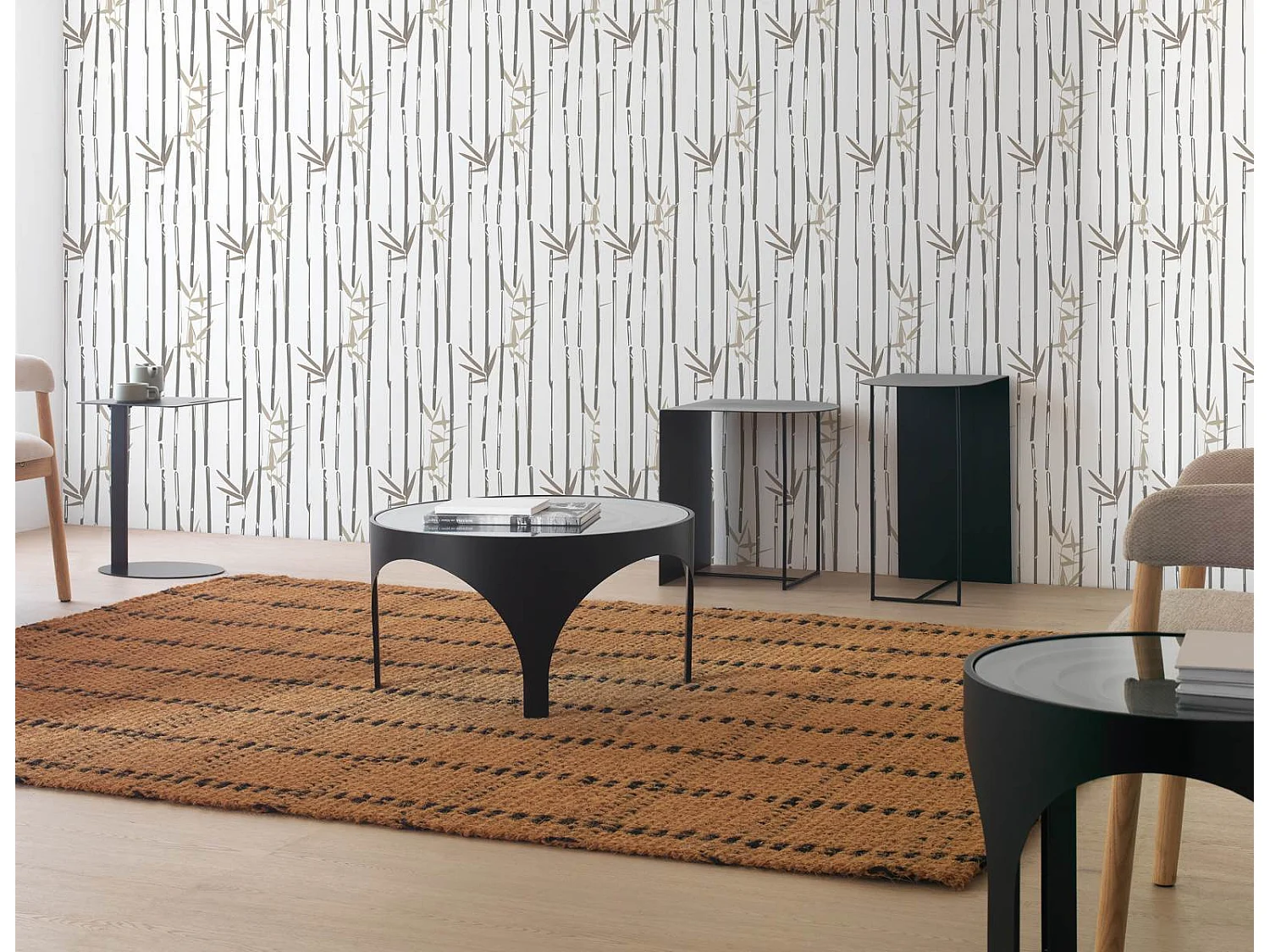 Couchtisch aus schwarzem Metall mit Glas