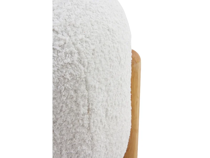 Puf tapizado en boucle blanco con estructura y patas en madera pino natural