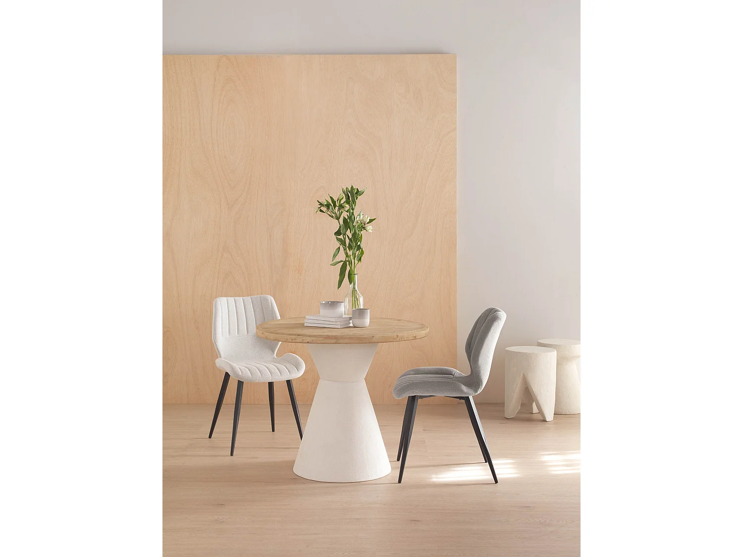 Lot de 4 chaises rembourrées en chenille os avec pieds métalliques noirs