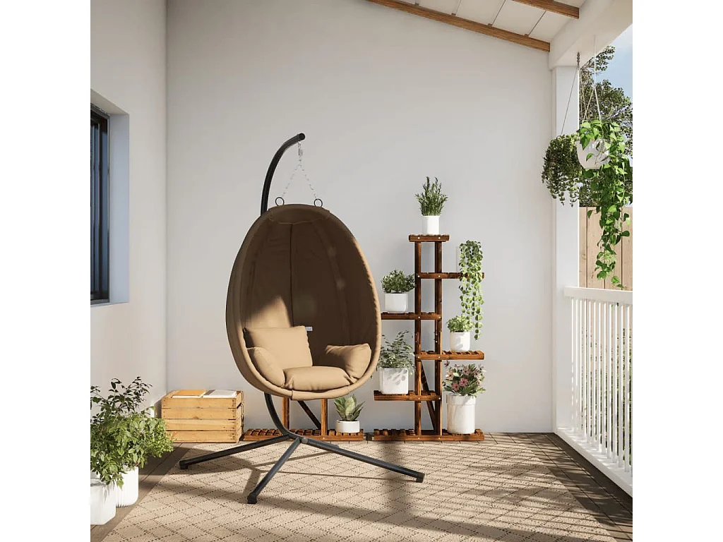 Poltroncina sospesa a forma di uovo con struttura in tessuto e acciaio color tortora