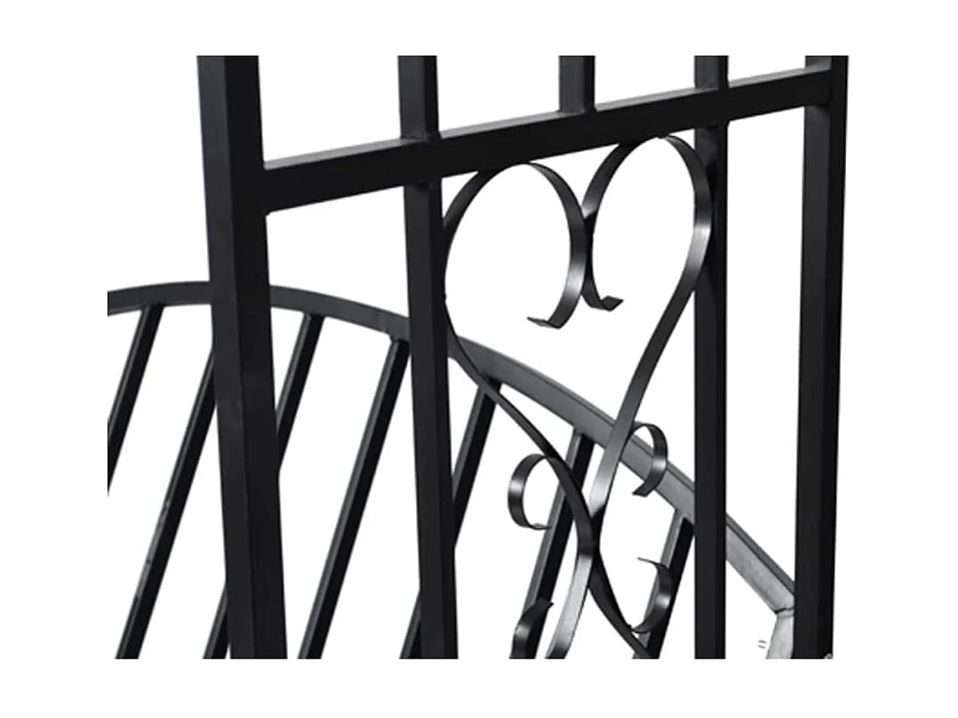 Arco de rosas de jardín con banco