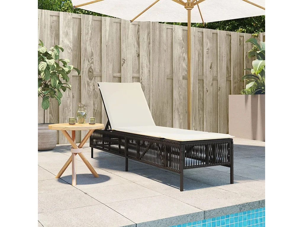 Chaise longue avec coussin marron résine tressée