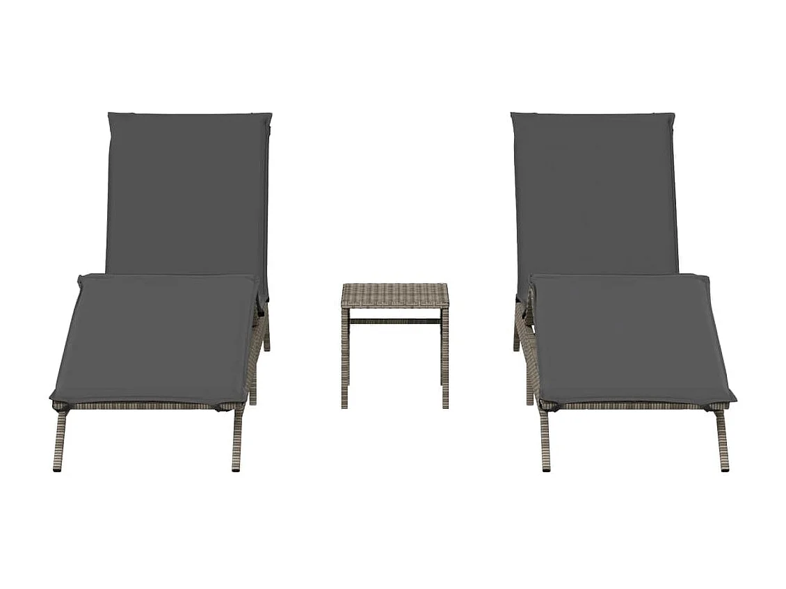 Juego de 2 tumbonas con mesa de resina trenzada gris.