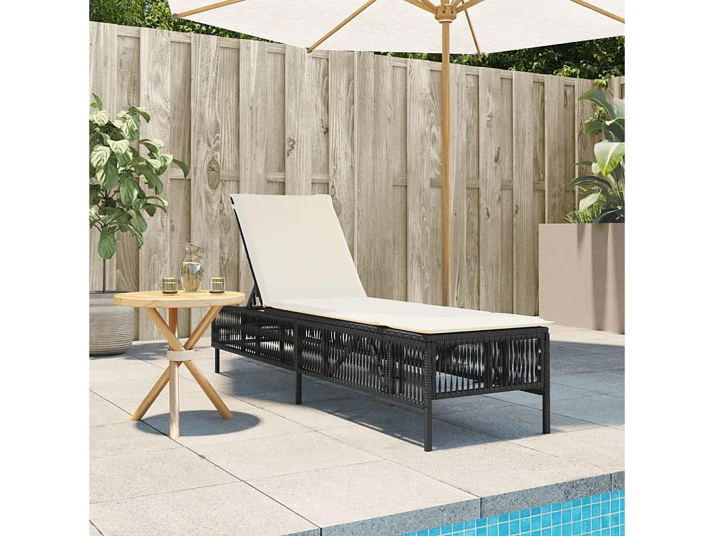 Chaise longue avec coussin noir résine tressée