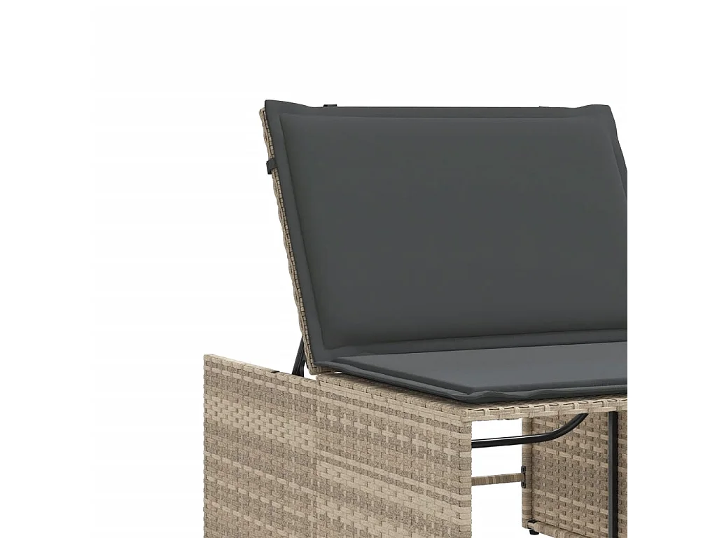 Juego de 2 tumbonas con mesa de resina tejida en gris claro.