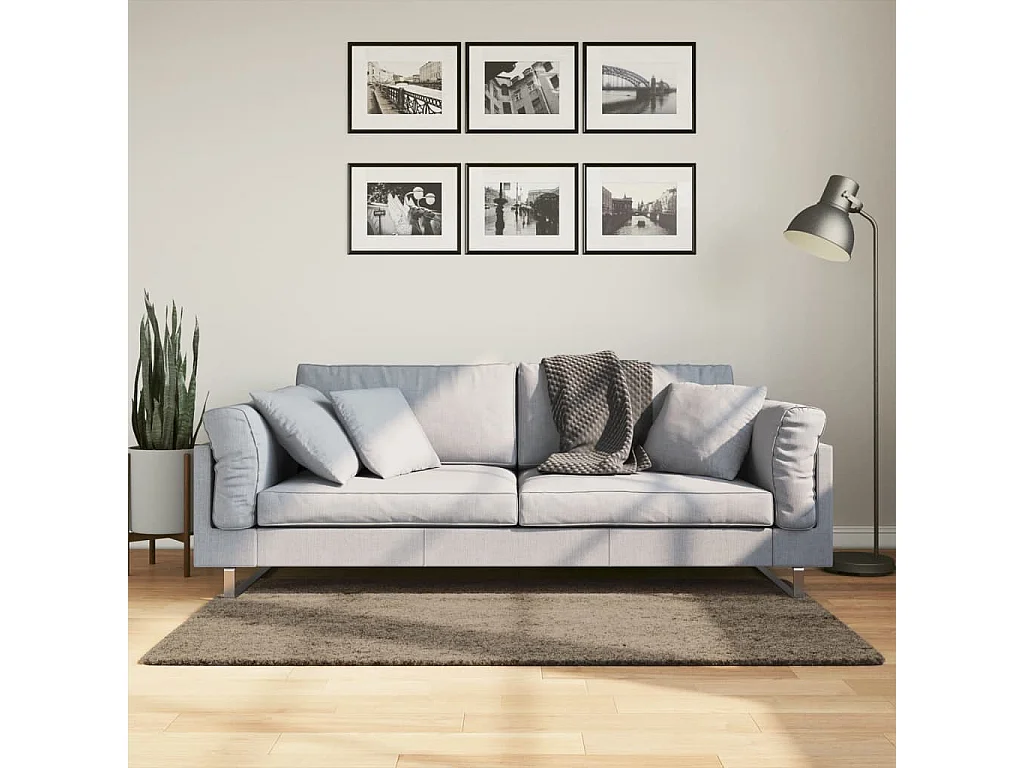 Alfombra pelo largo aspecto brillante ISTAN gris 80x150 cm