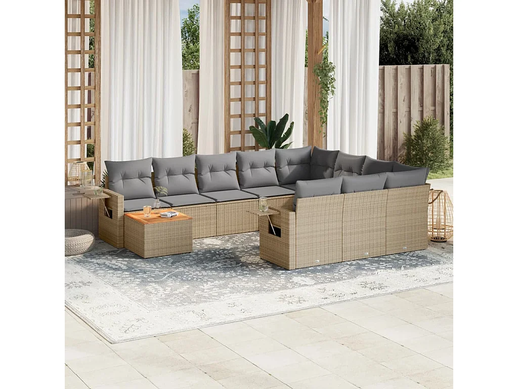 11 muebles de jardín con cojines de resina tejida en color beige.