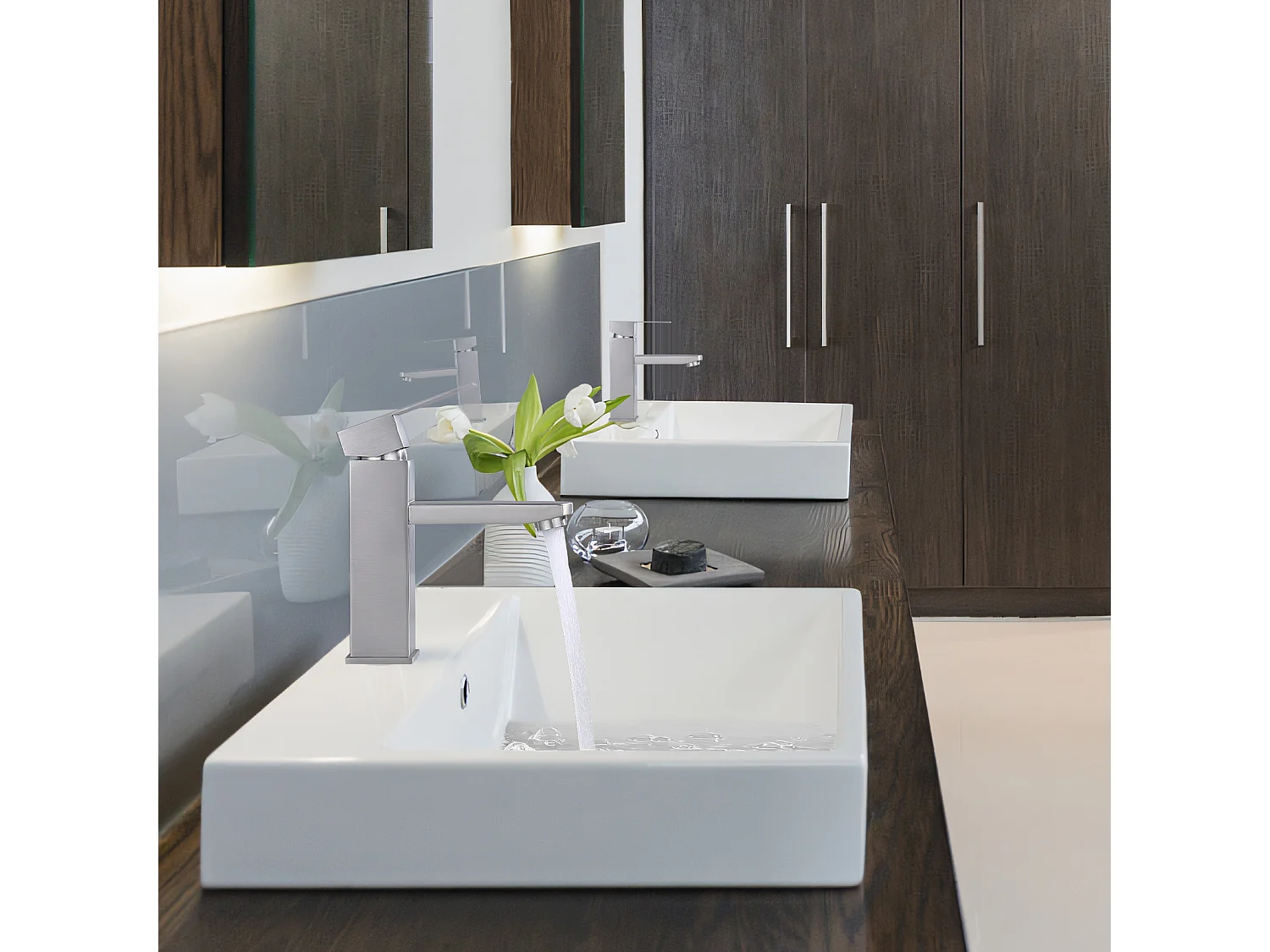 Robinet Salle Bain Carrée Mitigeur de lavabo Eau Froide Chaude Disponible Robinet Lavabo en Acier Inoxydable  Mousseur Démontable