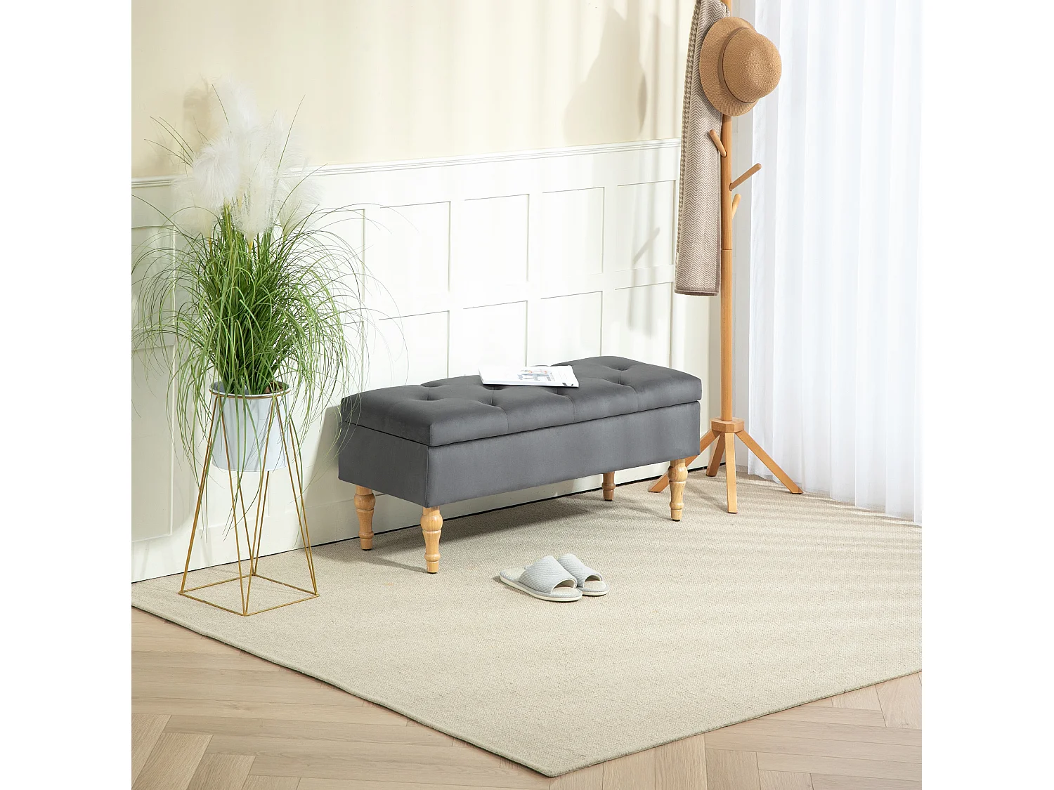 Banquette coffre style baroque - piètement bois assise effet capitonné velours gris