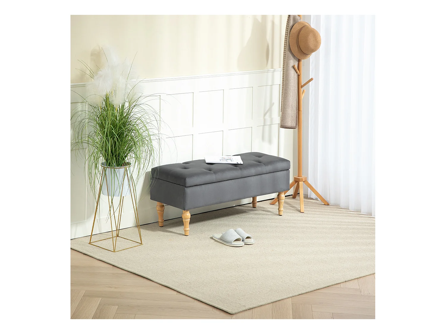 Banquette coffre style baroque - piètement bois assise effet capitonné velours gris