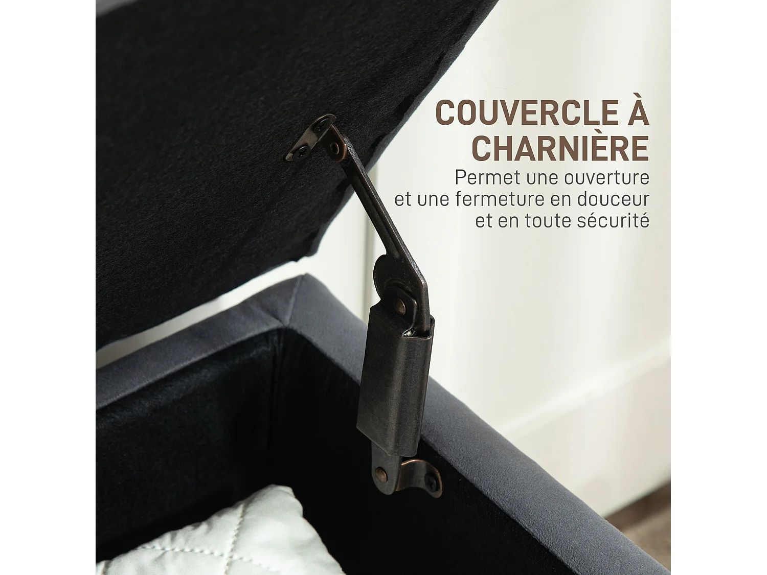 Banquette coffre style baroque - piètement bois assise effet capitonné velours gris