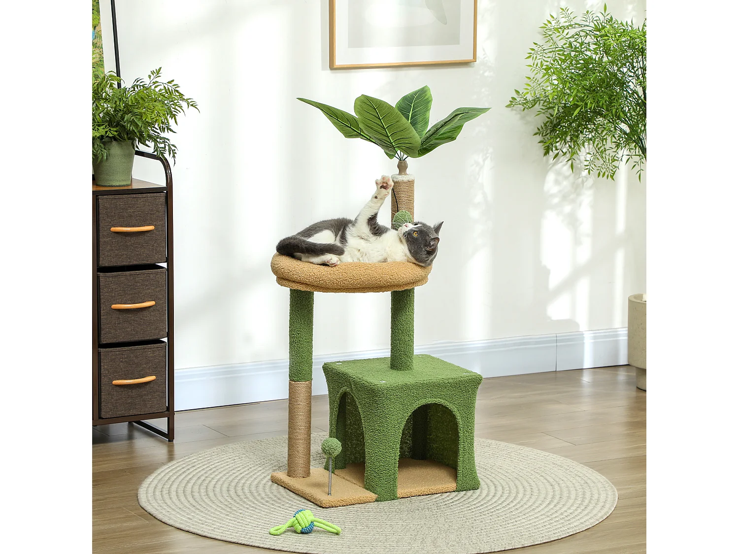 Arbre à chat design tropical - niche, panier observation, jeux boules, griffoirs - effet laine bouclée beige vert