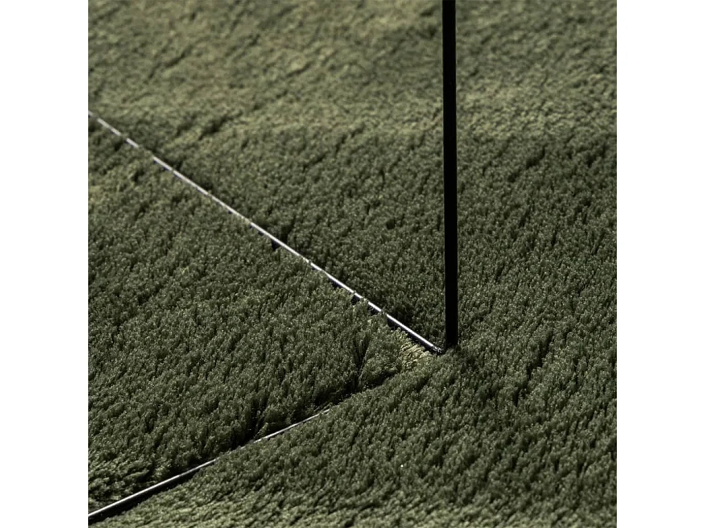 Hester  Tapis HUARTE à poils courts doux et lavable vert forêt 80x150cm