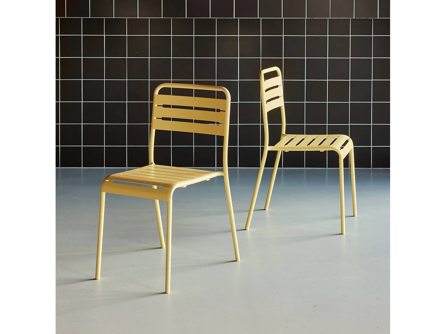 Lot de 2 chaises de jardin acier. 2 places. jaune. Amelia. L44 x P52 x H79cm