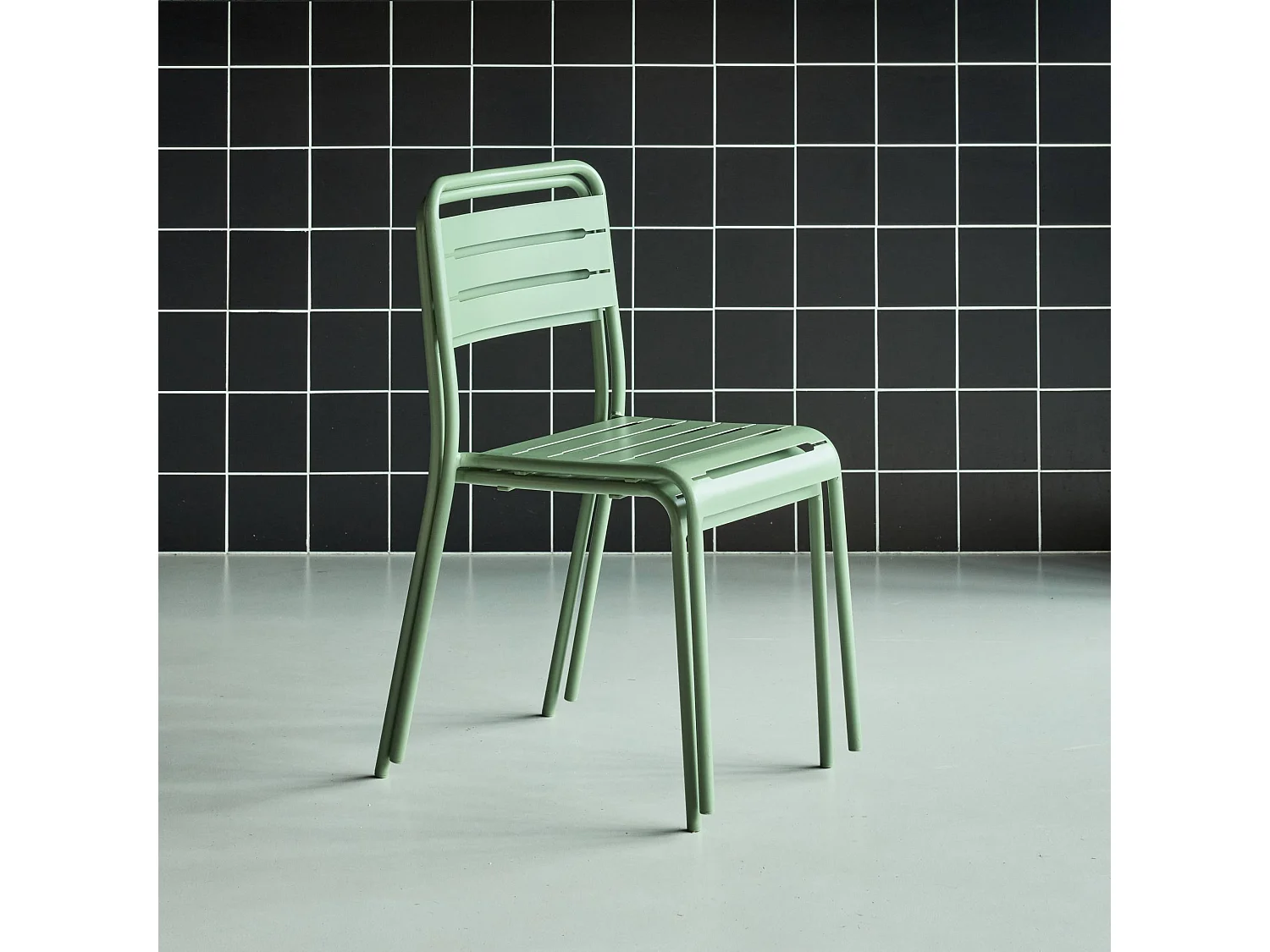 Lot de 2 chaises de jardin acier. 2 places. vert. Amelia. L44 x P52 x H79cm
