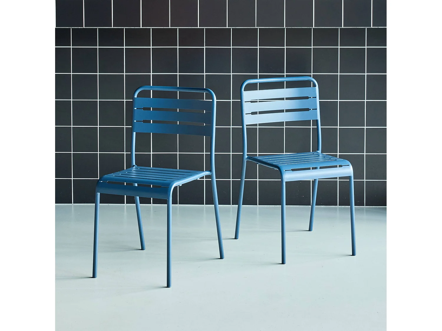 Lot de 2 chaises de jardin acier. 2 places. marine. Amelia. L44 x P52 x H79cm